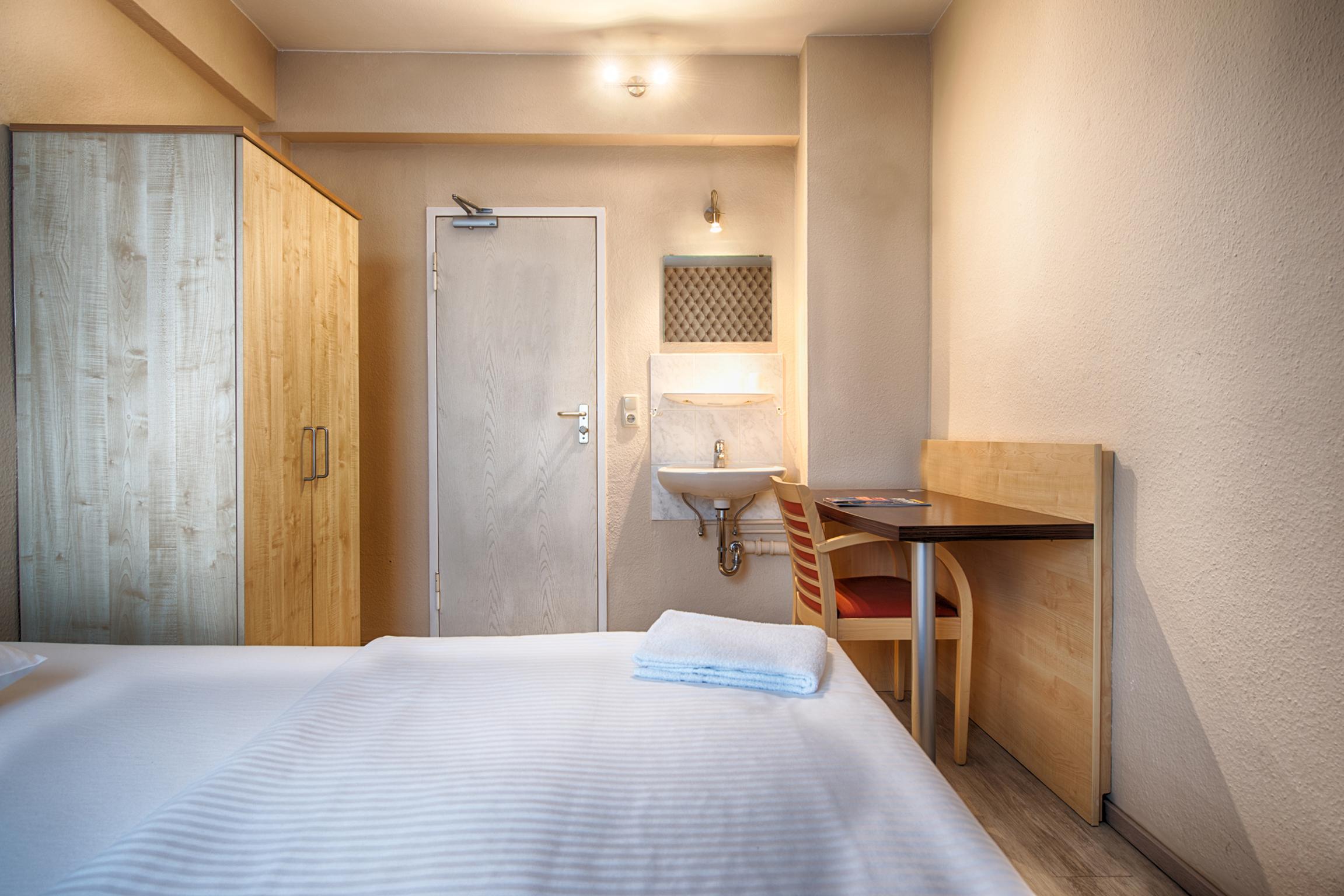 Enjoy Hostel Berlin City West Esterno foto